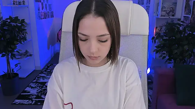 PamBeesly online show from 10/31/25, 11:11