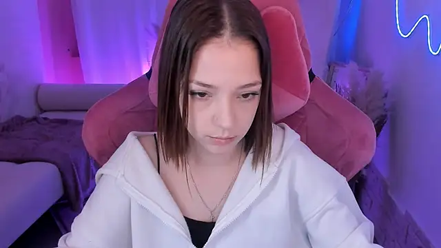 PamBeesly online show from 12/21/25, 08:43