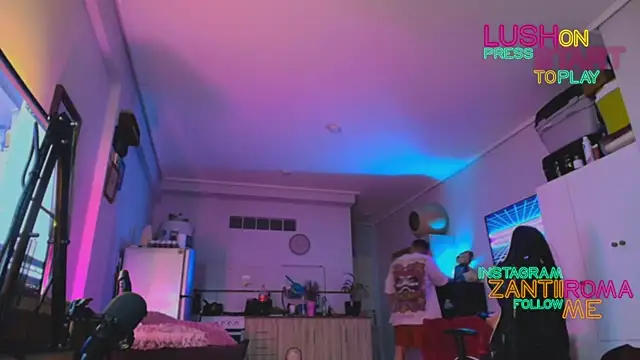 Snapshot of ZRD88 chatting on 09/25/25, 02:04 ZRD88 online show from 09/25/25, 02:04