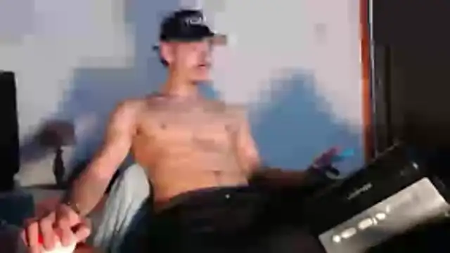 Snapshot of brad_usma chatting on 10/15/25, 07:03 brad usma online show from 10/15/25, 07:03