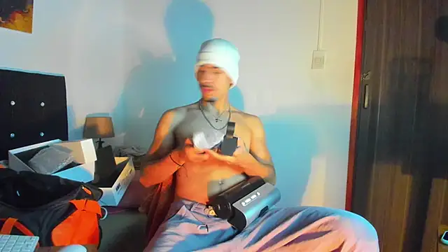 Snapshot of brad_usma chatting on 10/24/25, 07:54 brad usma online show from 10/24/25, 07:54