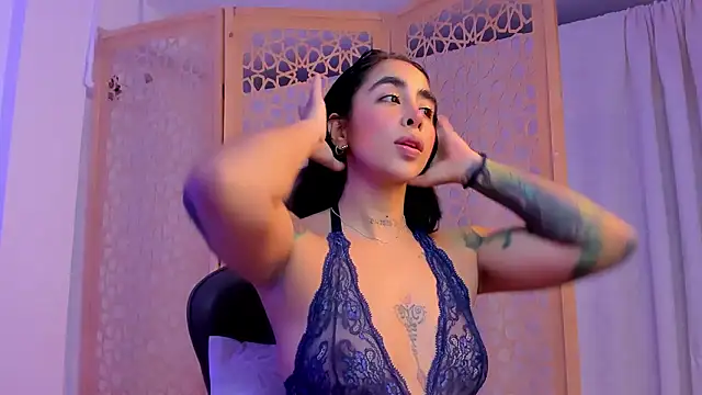 sophierooy22 online show from 12/01/24, 04:51