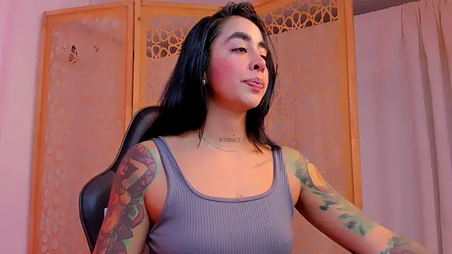 sophierooy22 online show from 12/03/24, 11:13