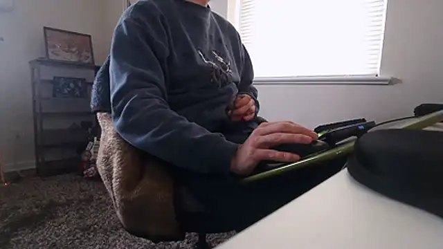 Snapshot of Prolapse_Pig chatting on 12/02/25, 04:35 Prolapse Pig online show from 12/02/25, 04:35