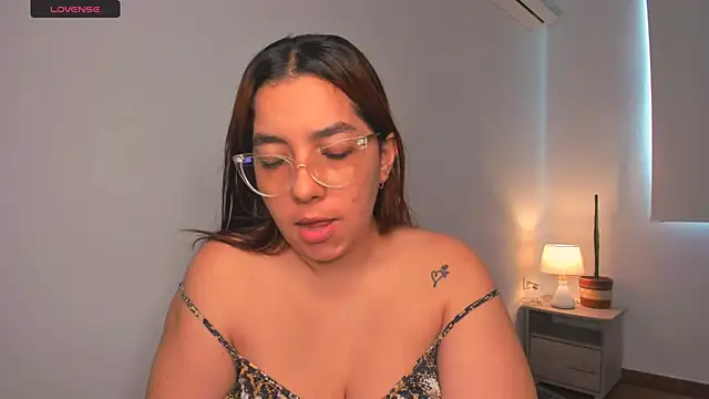 brithany olson25 online show from 03/04/25, 03:59