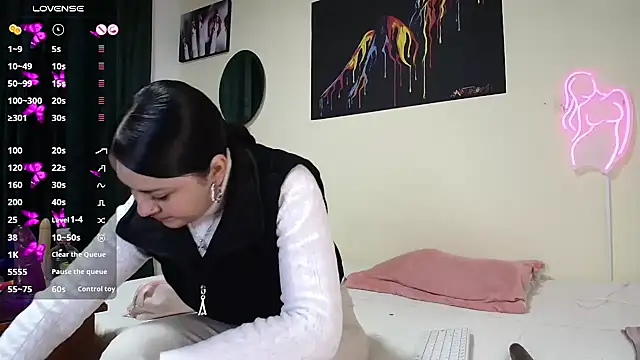Emmie Hot online show from 02/04/25, 12:11