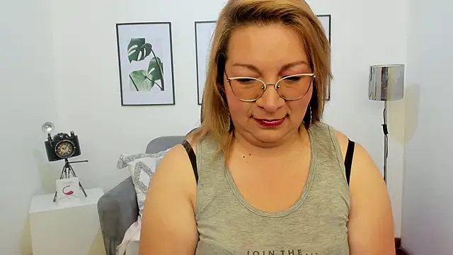 maylinlee online show from 02/07/25, 07:49