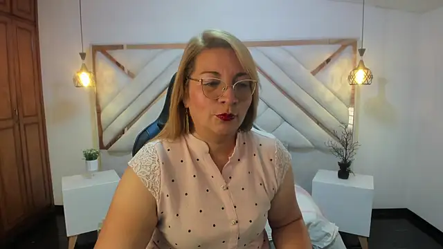 maylinlee online show from 03/08/25, 11:48