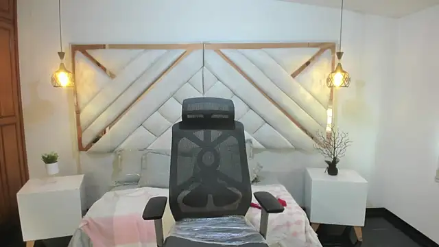 maylinlee online show from 03/12/25, 06:00