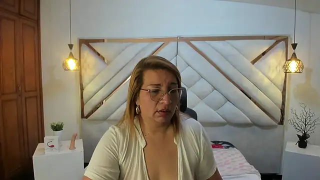 maylinlee online show from 03/22/25, 01:43