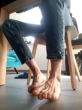 Snapshot of Masterclassyfeet chatting on 04/09/26, 07:03 Masterclassyfeet online show from 04/09/26, 07:03