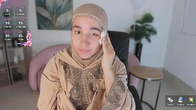 Snapshot of Ayha_khalaf chatting on 09/15/25, 02:00 Ayha khalaf online show from 09/15/25, 02:00