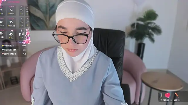 Snapshot of Ayha_khalaf chatting on 09/18/25, 01:18 Ayha khalaf online show from 09/18/25, 01:18