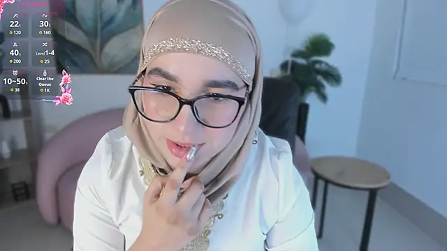 Snapshot of Ayha_khalaf chatting on 09/21/25, 01:29 Ayha khalaf online show from 09/21/25, 01:29