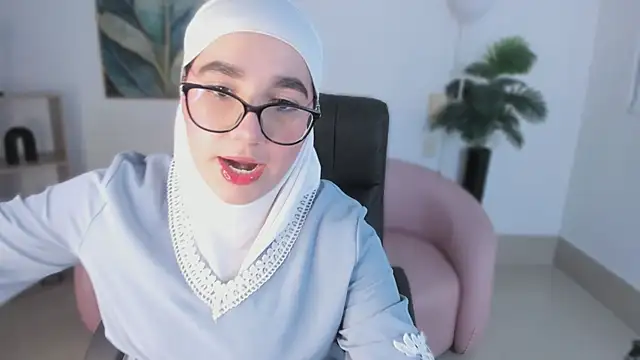 Snapshot of Ayha_khalaf chatting on 09/23/25, 01:41 Ayha khalaf online show from 09/23/25, 01:41