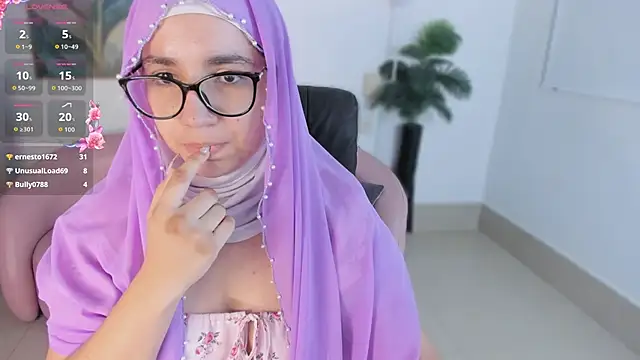 Snapshot of Ayha_khalaf chatting on 09/25/25, 01:09 Ayha khalaf online show from 09/25/25, 01:09