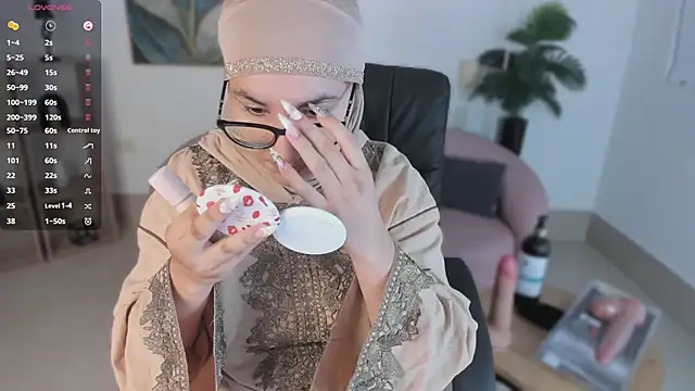 Snapshot of Ayha_khalaf chatting on 09/27/25, 01:43 Ayha khalaf online show from 09/27/25, 01:43