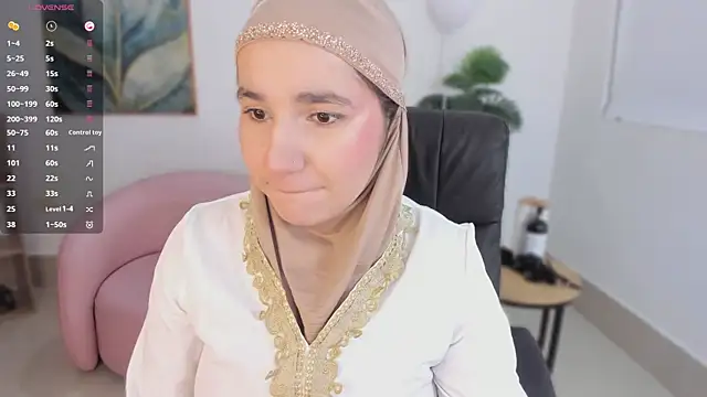 Snapshot of Ayha_khalaf chatting on 09/28/25, 01:22 Ayha khalaf online show from 09/28/25, 01:22