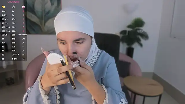 Snapshot of Ayha_khalaf chatting on 09/29/25, 01:22 Ayha khalaf online show from 09/29/25, 01:22