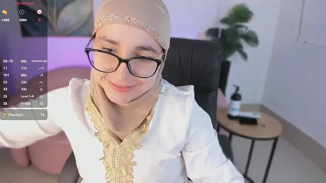 Snapshot of Ayha_khalaf chatting on 10/01/25, 01:11 Ayha khalaf online show from 10/01/25, 01:11