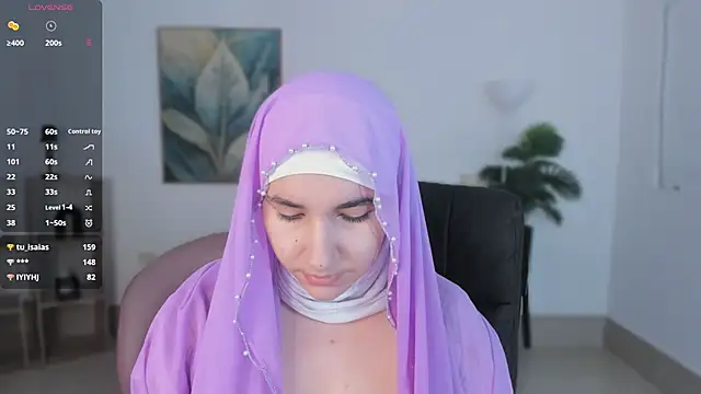 Snapshot of Ayha_khalaf chatting on 10/04/25, 12:52 Ayha khalaf online show from 10/04/25, 12:52