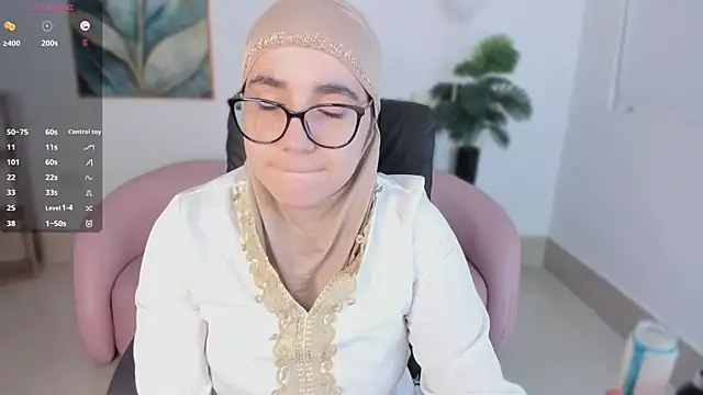 Snapshot of Ayha_khalaf chatting on 10/05/25, 01:15 Ayha khalaf online show from 10/05/25, 01:15