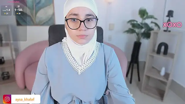 Snapshot of Ayha_khalaf chatting on 10/15/25, 01:17 Ayha khalaf online show from 10/15/25, 01:17