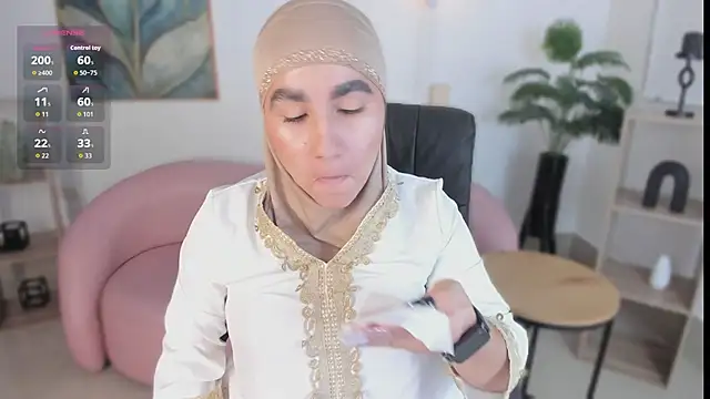 Snapshot of Ayha_khalaf chatting on 10/17/25, 01:31 Ayha khalaf online show from 10/17/25, 01:31