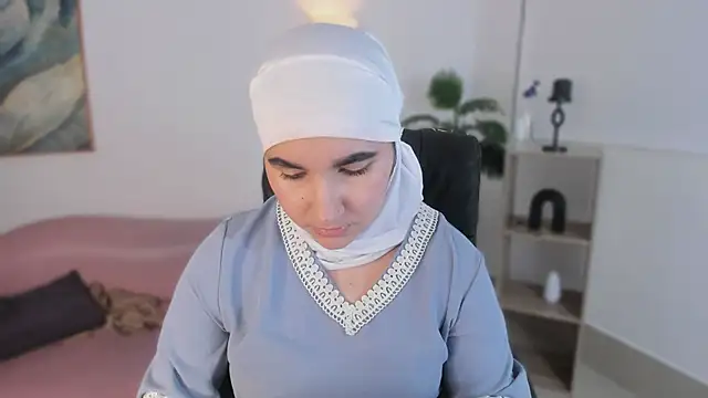 Snapshot of Ayha_khalaf chatting on 10/21/25, 01:17 Ayha khalaf online show from 10/21/25, 01:17