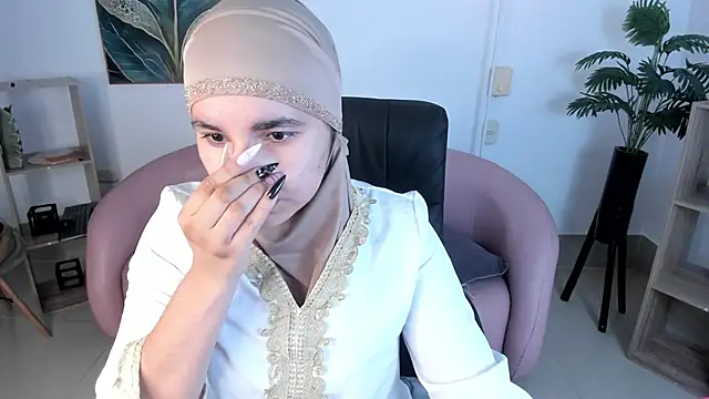 Snapshot of Ayha_khalaf chatting on 10/24/25, 01:13 Ayha khalaf online show from 10/24/25, 01:13