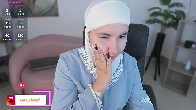 Snapshot of Ayha_khalaf chatting on 10/26/25, 01:22 Ayha khalaf online show from 10/26/25, 01:22