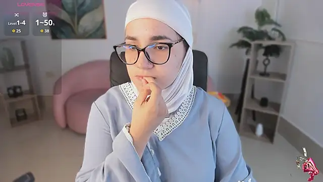 Snapshot of Ayha_khalaf chatting on 11/21/25, 01:04 Ayha khalaf online show from 11/21/25, 01:04