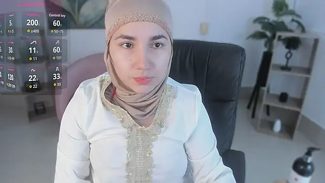 Snapshot of Ayha_khalaf chatting on 11/25/25, 01:05 Ayha khalaf online show from 11/25/25, 01:05