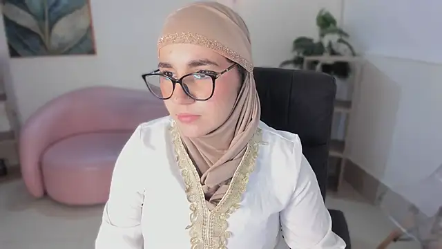 Snapshot of Ayha_khalaf chatting on 11/30/25, 11:53 Ayha khalaf online show from 11/30/25, 11:53