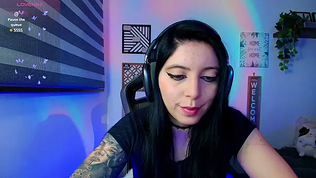 Snapshot of love_sharol_ chatting on 02/22/25, 12:27 love sharol online show from 02/22/25, 12:27