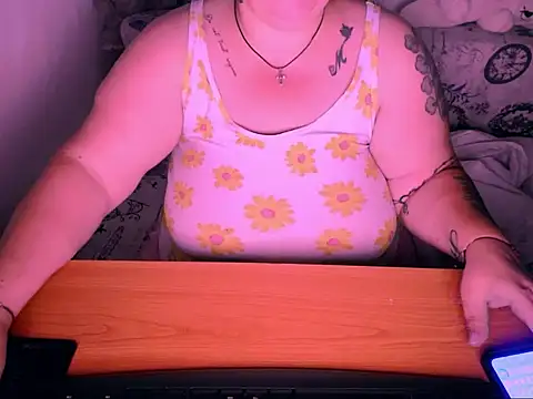 Snapshot of mayamayx chatting on 09/21/25, 06:20 mayamayx online show from 09/21/25, 06:20