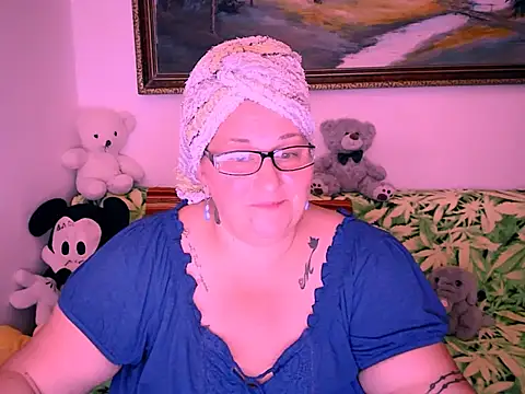 Snapshot of mayamayx chatting on 10/11/25, 06:50 mayamayx online show from 10/11/25, 06:50