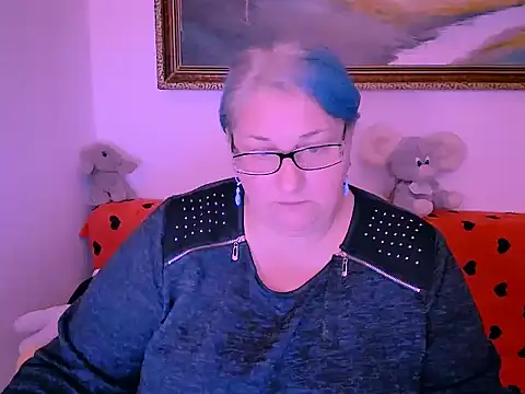 Snapshot of mayamayx chatting on 10/24/25, 02:35 mayamayx online show from 10/24/25, 02:35