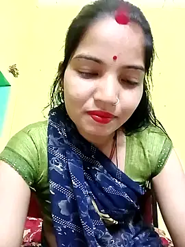 Snapshot of Bhuvi_Bedi chatting on 02/17/25, 05:47 Bhuvi Bedi online show from 02/17/25, 05:47