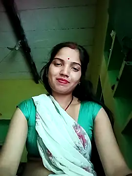Snapshot of Bhuvi_Bedi chatting on 02/18/25, 08:49 Bhuvi Bedi online show from 02/18/25, 08:49