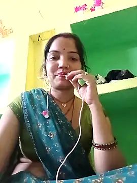 Snapshot of Bhuvi_Bedi chatting on 02/26/25, 04:35 Bhuvi Bedi online show from 02/26/25, 04:35