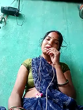 Snapshot of Bhuvi_Bedi chatting on 02/28/25, 07:58 Bhuvi Bedi online show from 02/28/25, 07:58