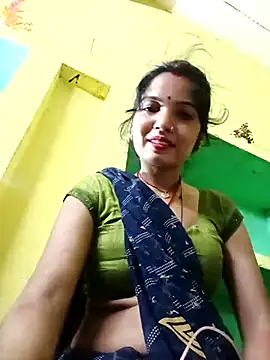 Snapshot of Bhuvi_Bedi chatting on 02/28/25, 11:23 Bhuvi Bedi online show from 02/28/25, 11:23
