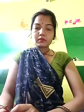 Snapshot of Bhuvi_Bedi chatting on 03/02/25, 10:16 Bhuvi Bedi online show from 03/02/25, 10:16