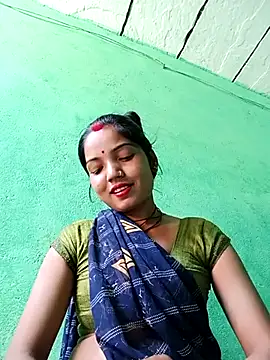 Snapshot of Bhuvi_Bedi chatting on 03/04/25, 05:21 Bhuvi Bedi online show from 03/04/25, 05:21