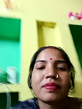 Snapshot of Bhuvi_Bedi chatting on 03/08/25, 01:25 Bhuvi Bedi online show from 03/08/25, 01:25