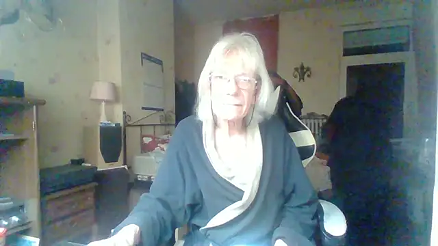 Snapshot of rosanetrav chatting on 11/18/25, 05:01 rosanetrav online show from 11/18/25, 05:01