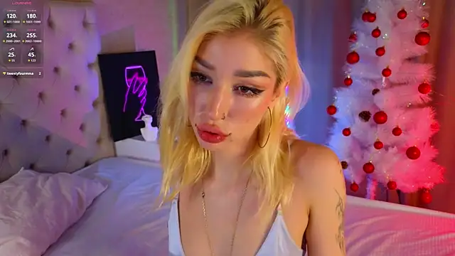 Snapshot of SallyCha chatting on 12/20/25, 07:37 SallyCha online show from 12/20/25, 07:37