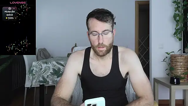 Snapshot of machohiberiko chatting on 11/25/25, 04:18 machohiberiko online show from 11/25/25, 04:18