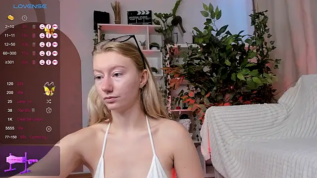 Snapshot of Rachel_Rut chatting on 09/24/25, 04:38 Rachel Rut online show from 09/24/25, 04:38